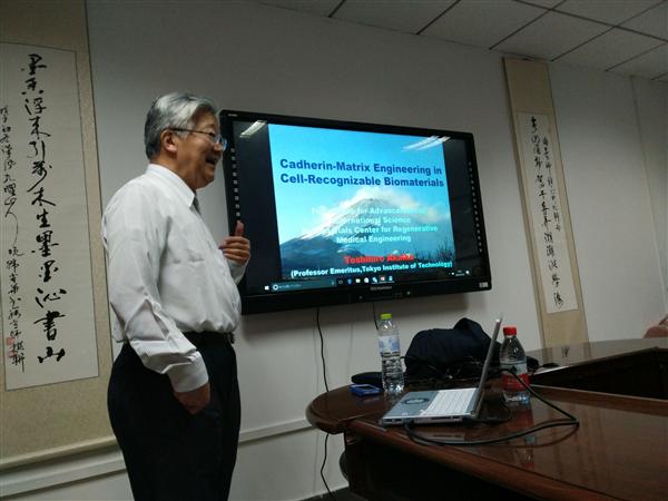 Professor Akira Minhong visited the College of Life Science and Technology of HUST